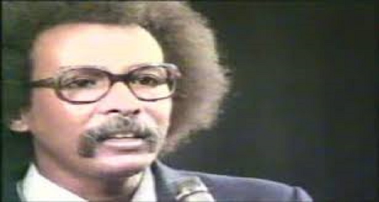 مواقف وحكايات عن الراحل مصطفى سيد أحمد المقبول!!