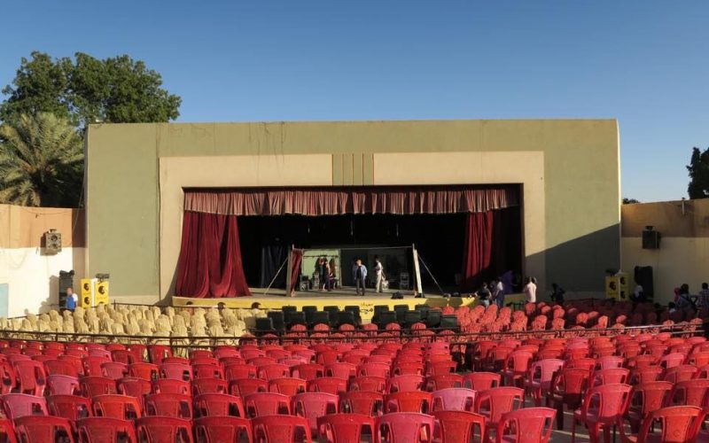 (جمهور) مياه و(حشد) من الطين.. المسرح القومي يغرق..