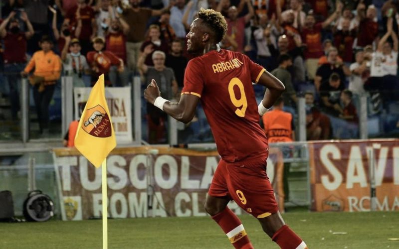 مانشستر يونايتد يراقب مهاجم روما لتعويض رونالدو