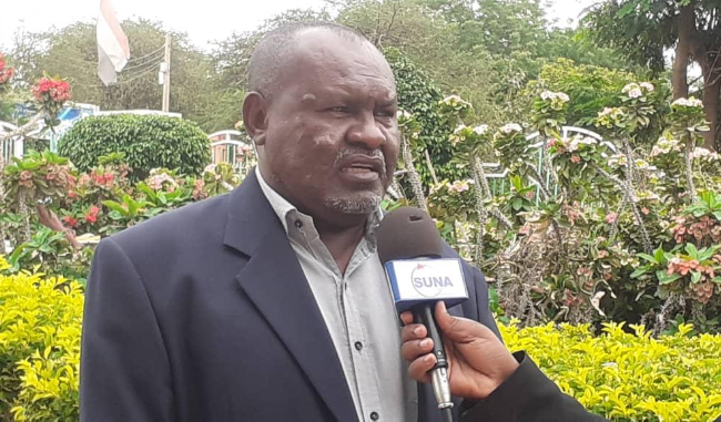 استمرار عمليّات مكافحة الجراد بجنوب دارفور