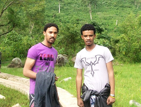 فنانون يدعون أولاد الصادق العودة للساحة