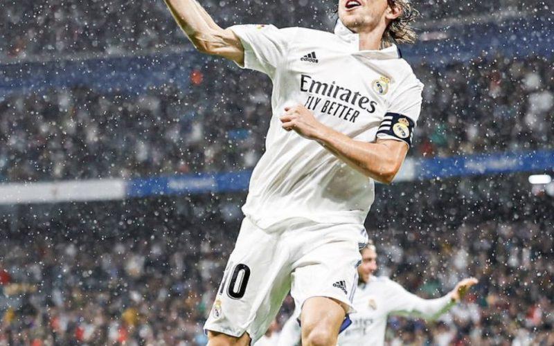 ريال مدريد يواصل التألُّق بفوز مستَحق على إشبيلية