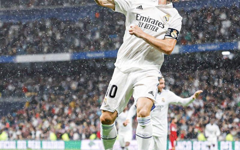 ريال مدريد يواصل التألُّق بفوز مستَحق على إشبيلية