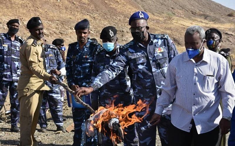 تم ضبطها في محال تجارية بالقضارف.. إبادة سلع فاسدة بقيمة “12 ” ملياراً