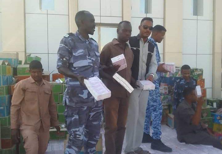 ضبط مستحضرات تجميل مخالفة بمعبر أشكيت