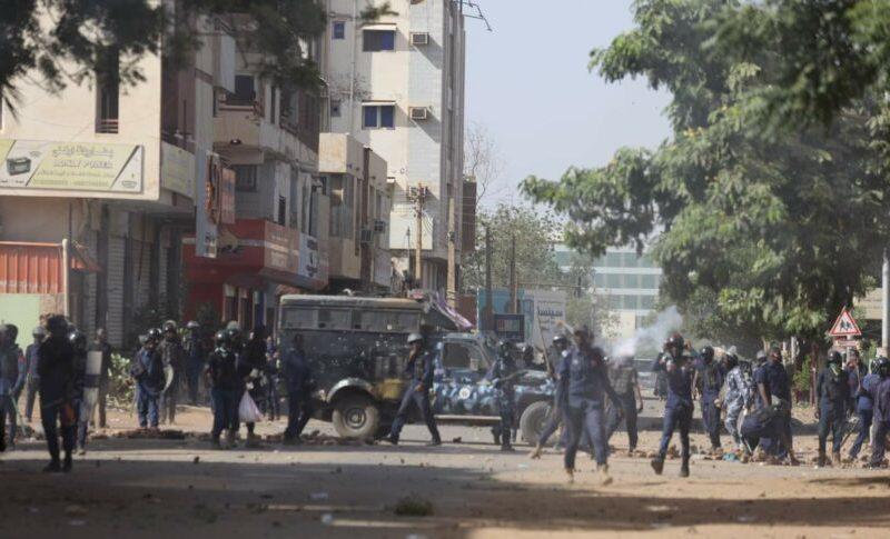 في محاكمة الصياد ورفاقة :   الشرطةُ  تتّهِمُ 3 متظاهرين باغتصاب «قتيل الاستخبارات»