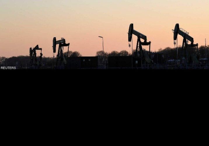 تجاذبات العرض والطلب تبقيه في نطاق ضيق..النفط يتهاوى