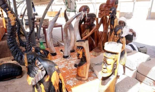 بالعظم والأبنوس..المنحوتات.. مجسمات تحفظ تاريخ التراث السوداني