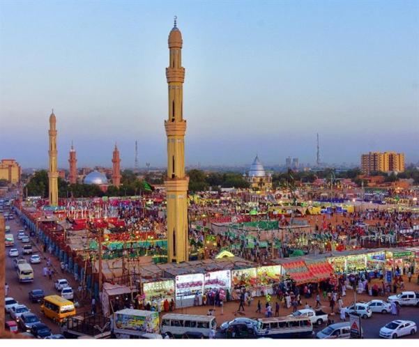 الله يا حي ياقيوم.. حلقات الذكر.. ركن الأطفال يجذب الصغار..