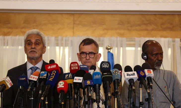 بيان الآلية الثلاثية.. بادرة حل أم استمرار أزمة؟