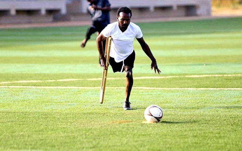 بقدم مبتورة ..  سوداني يدخل موسوعة غينيس في أكثر عدد ضربات الجزاء الاحترافية