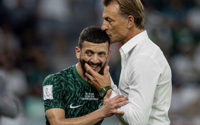 رونار فخور بلاعبيه رغم الهزيمة أمام بولندا