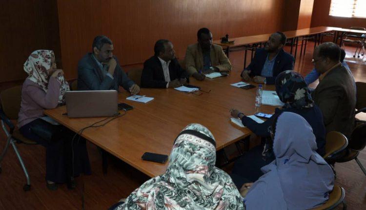 إلزام وزارة المالية باستمرار دعم الأدوية والعلاج المجّانيّ