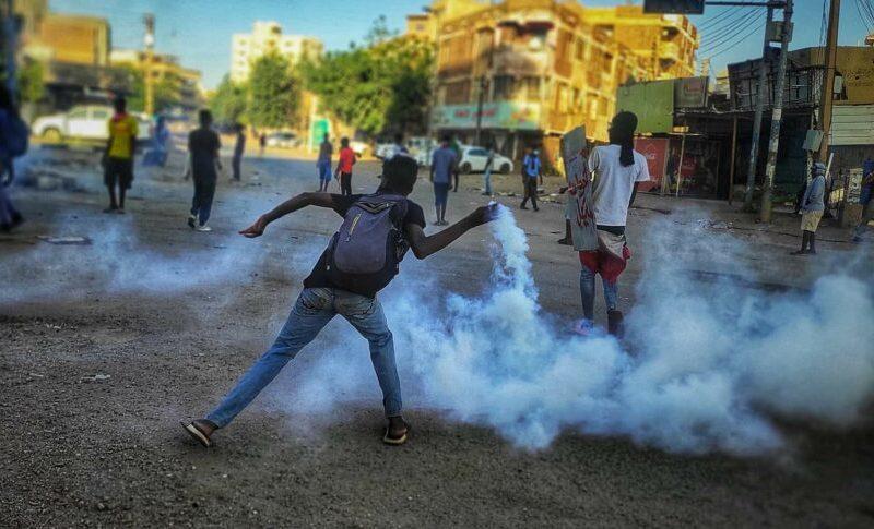 مُذكِّرةٌ حُقُوقيّة تُطالِب النيابة بالتحقيق في استخدام الشرطة لسلاح «الأوبلن»