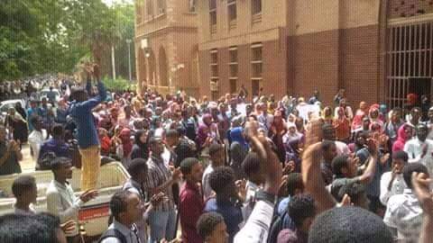 اعتقال “16” ثأئراً بالخرطوم