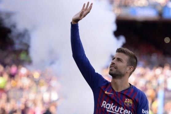 “بيكيه” يودع جماهيره ويعلن اعتزال كرة القدم