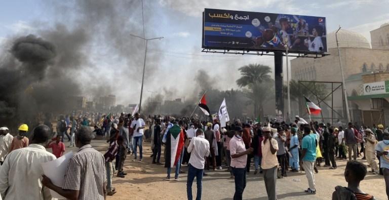 منظمة أسر ضحايا الاحتجاجات ترفض إعفاء العسكريين من المحاسبة