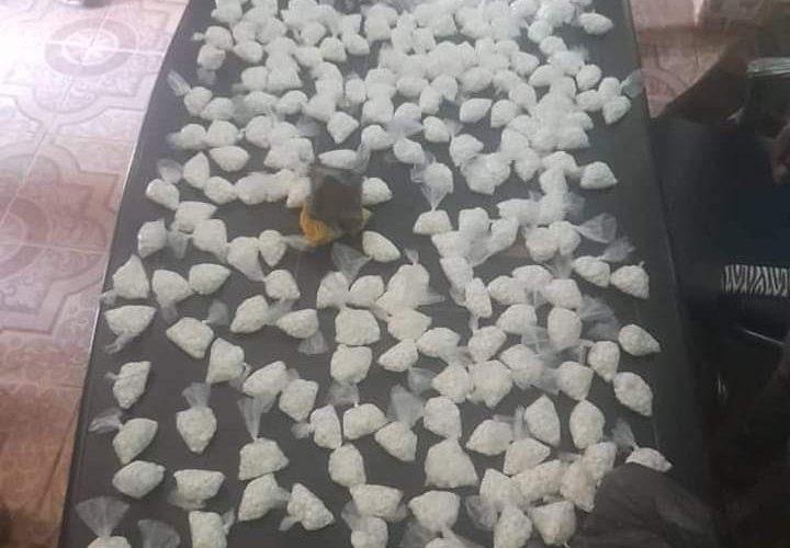 القبض على (٢٥ ) متهماً بحوزتهم حبوب مخدرة