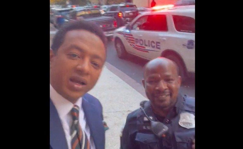 فيديو لشرطي أمريكي، سوداني الأصل ينثر الفرحة على تويتر