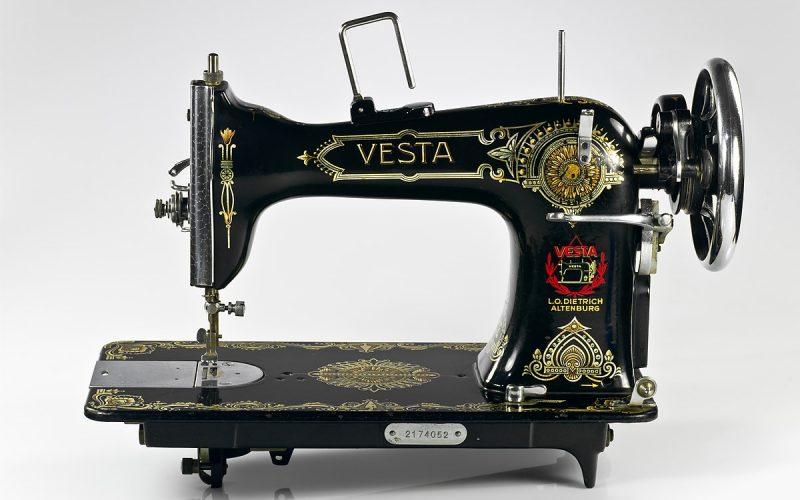 (ابو نواس) ملك( السفاري) و(التقييف) : ماكينة الخياطة……. لن تموت!