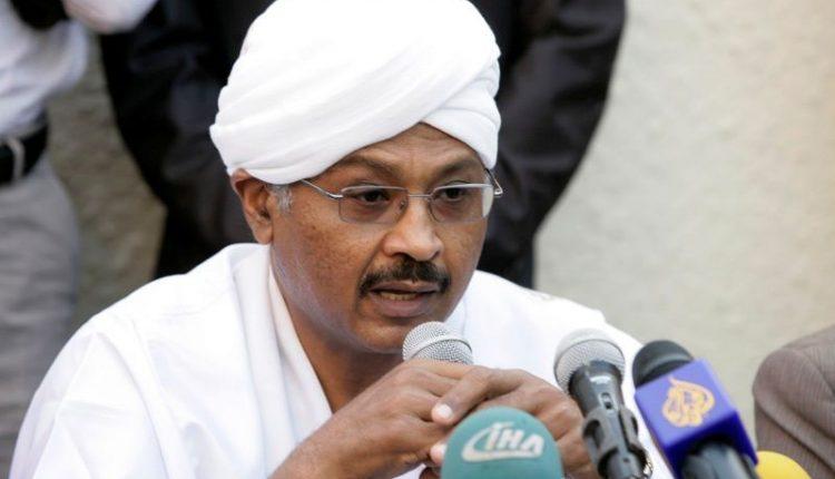 مبارك الفاضل: الحل ما زال بعيد المنال، وميزان القوى يرجح كفة الجيش