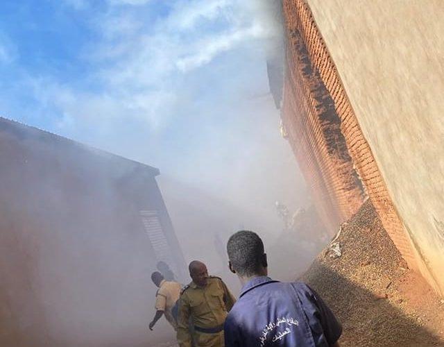 إندلاع حريق في سوق المحاصيل ” حلايب”