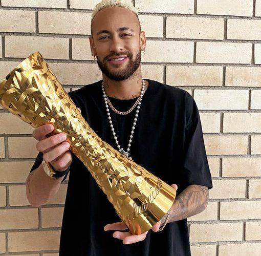 الأفضل في التاريخ”.. نيمار يتسلّم جائزة بيليه