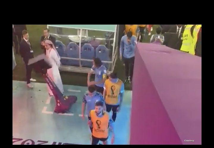 “كافاني”  يحطم شاشة الـ” VAR” عقب الإقصاء من المونديال