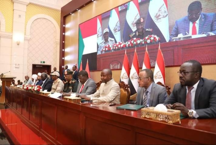 وصفه ب”المزعوم” أمجد فريد يتعجب من طلبات  التوقيع   على الاتفاق الاطاري