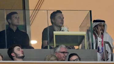 شاهد ماسك يحضر نهائي كأس العالم من منصة زجاجها مضاد للرصاص