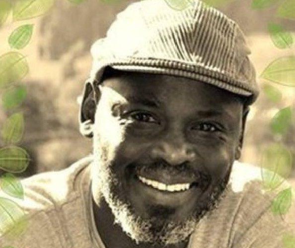 الكاتب عبدالعزيز بركة ساكن يحتفي بقرب صدور مجلد كبير من 6 كتب