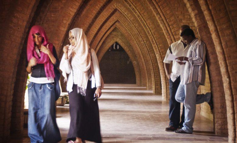 الزي الجامعي.. حرية شخصية أم لوائح أكاديمية؟