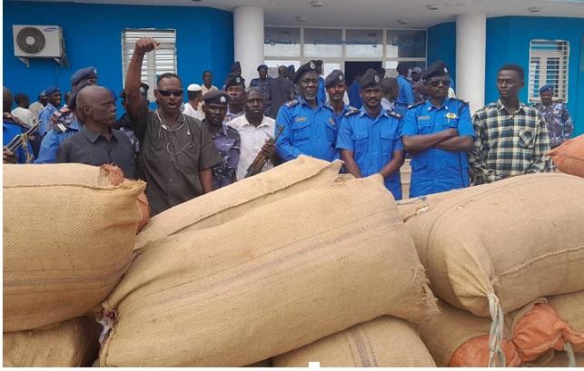 الشرطة تحبط تهريب ألفي كيلو من المخدرات، والعصابة تلوذ بالفرار