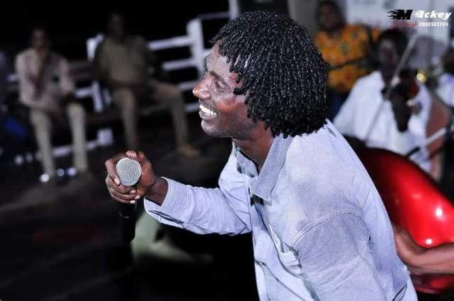 الكروان عاطف السماني يغرد في النيل الأزرق