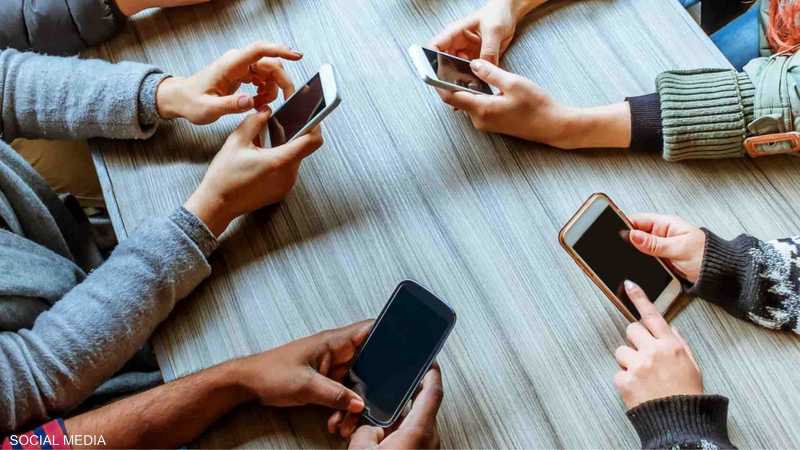 الحياة تطور أدواتها.. المطالعة الرقمية .. الشباب يهجر النسخ الورقية 