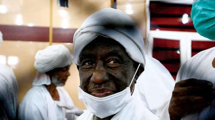 على عثمان: فخور بتبوء مناصب بحكومة الإنقاذ وأتبرأ