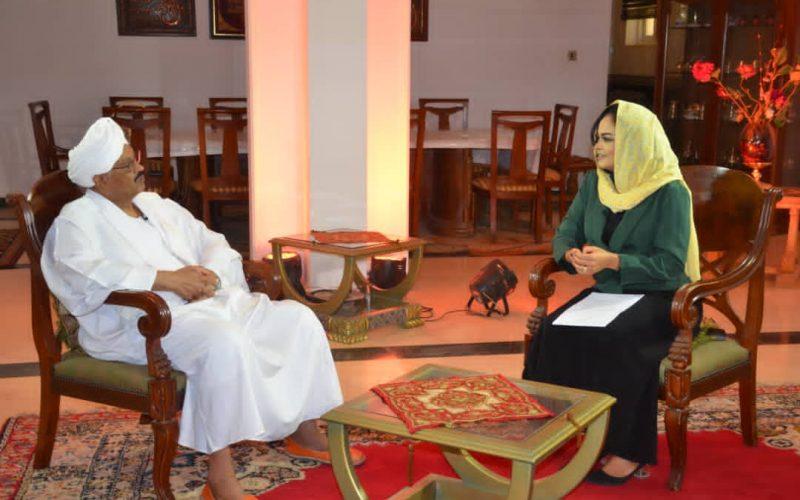 مبارك الفاضل الدعم السريع تحالف مع التغيير لإحراج البرهان