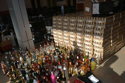 القبض على أجنبي يروج الخمور المستوردة بالخرطوم