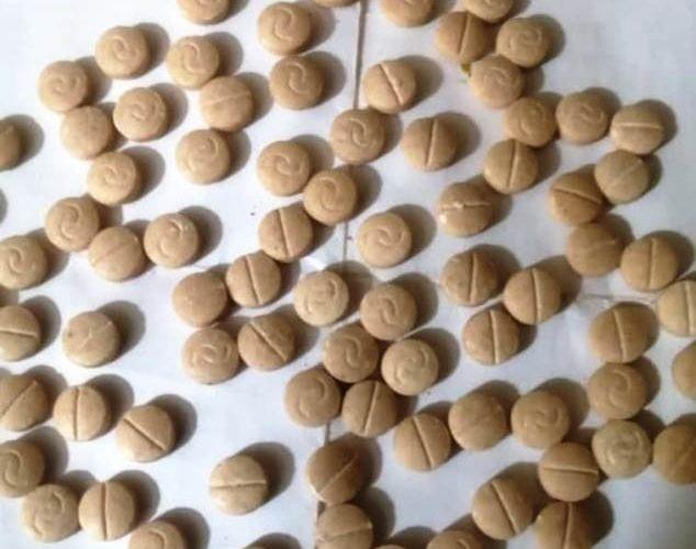 القبض على (14) متهماً بحوزتهم حبوب مخدرة وقطعة سلاح