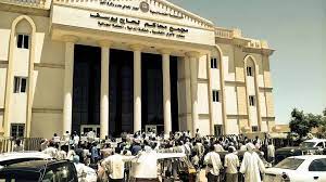 سماع شهود الاتهام في محاكمة متهمين بقتل شاب بينهم نظاميين