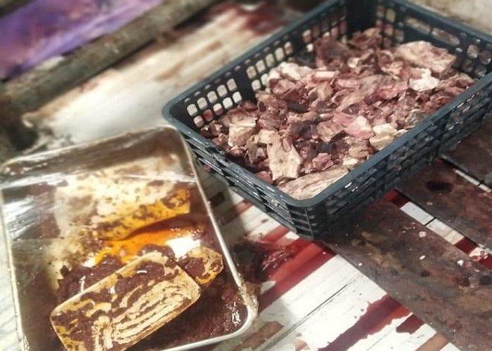 ضبطُ موادّ غذائيّة فاسدة بمركزٍ تجاريٍّ ببحري