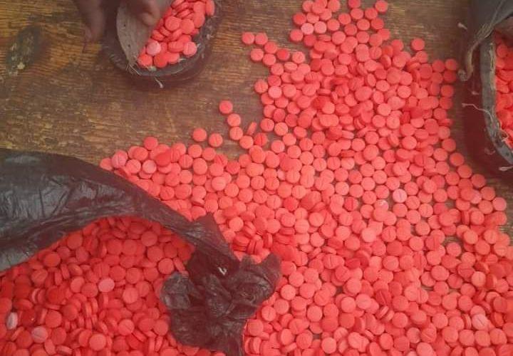 ضبط “3290” حبة ترمادول داخل أحذية بشمال كردفان