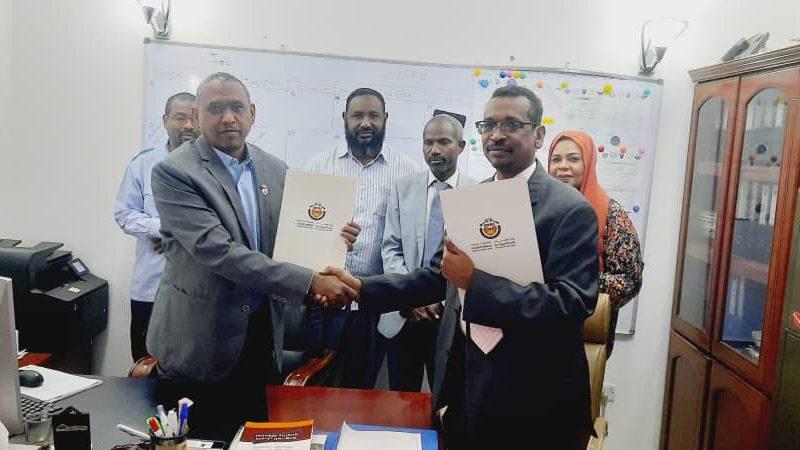 توقيع مذكرة تفاهم في مجال البحوث بين الشركة السودانية للموارد المعدنية ومركز الخبراء العرب