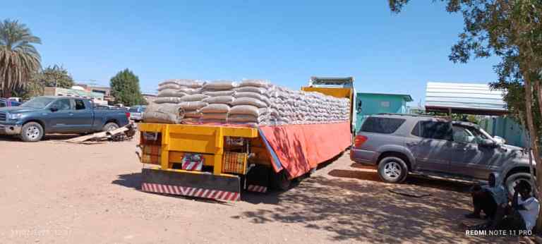 مكافحة التهريب تحبط تهريب “868” جوال فول مصري بعطبرة