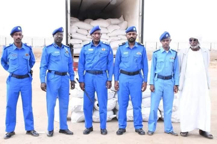 ضبط (100) جوال تمباك مهربة داخل”برادو” بميناء عثمان دقنه