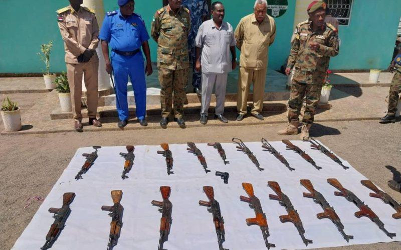 الاستخبارات تضبط عدداً من الأسلحة بالقضارف 