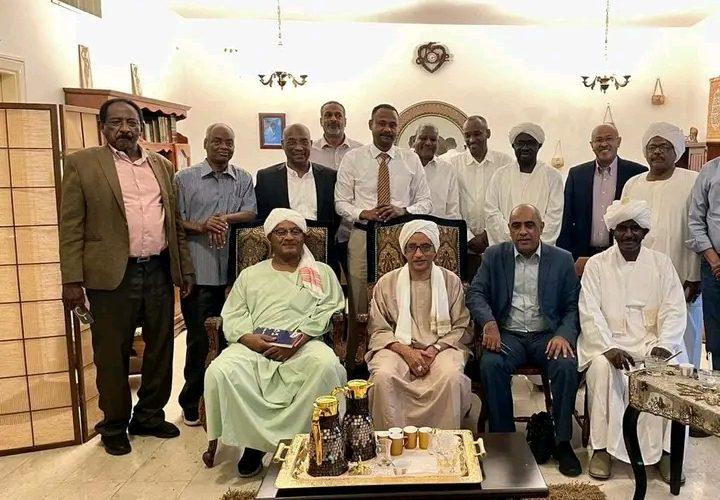 وفد الحرية والتغيير يناقش تحديات العملية السياسية مع الجالية بالإمارات