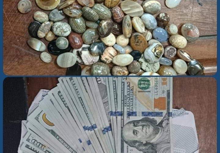 إحباط تهريب عقاقير طبية وأحجار كريمة بمطار الخرطوم