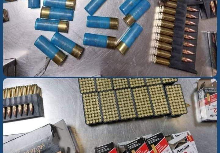 توقيف مسافر  بحوزته أسلحة وذخائر بمطار الخرطوم