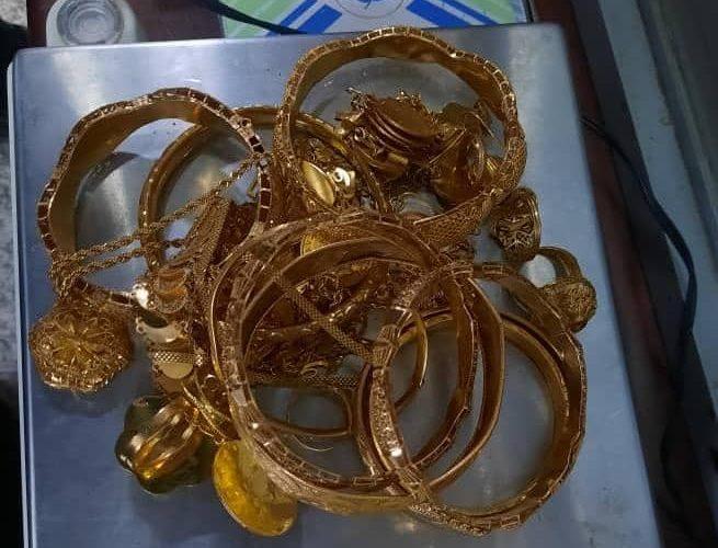 جمارك مطار الخرطوم تفشل محاولة تهريب ذهب وهواتف